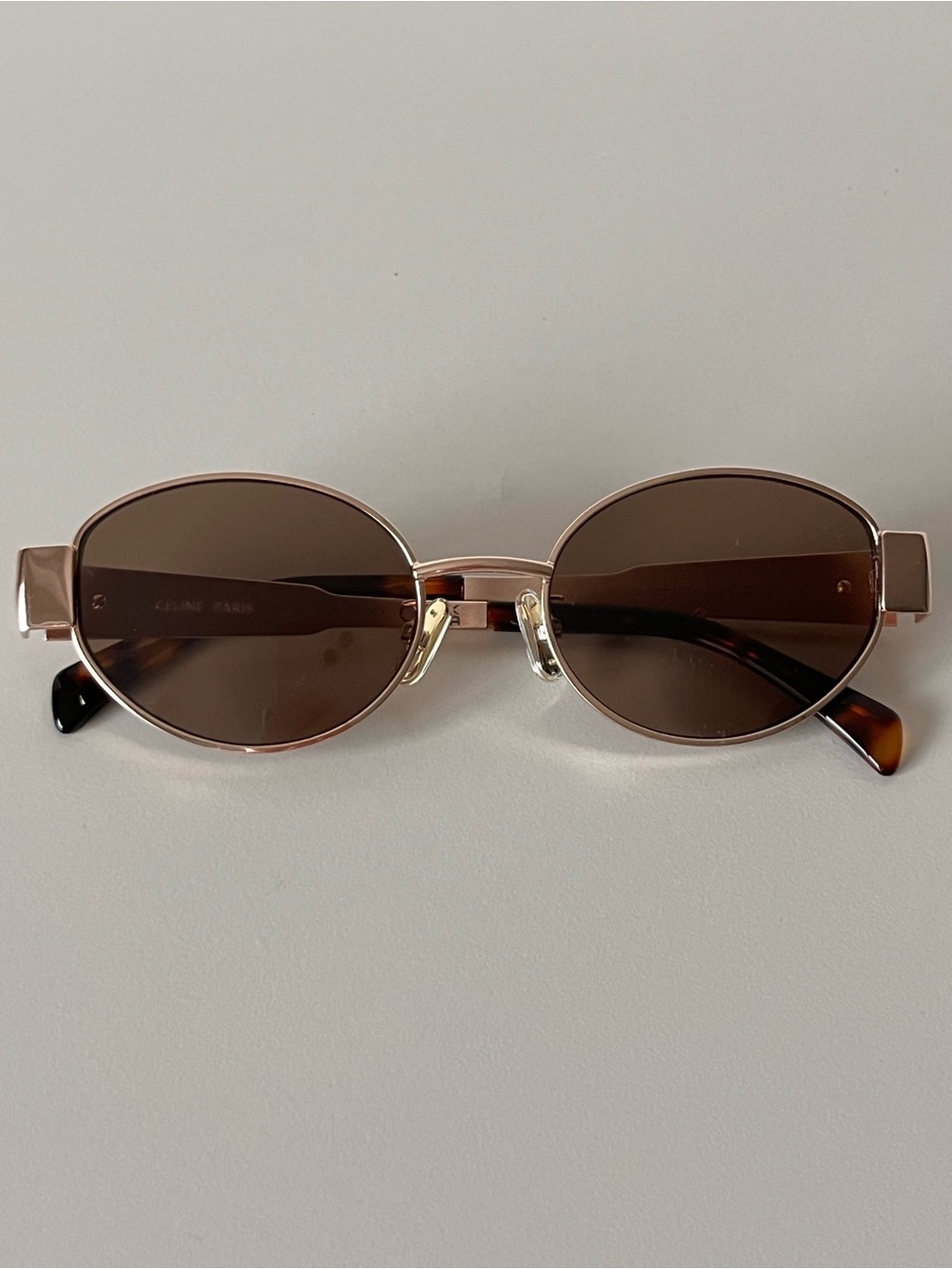 Celine Triomphe Metal 01
Sunglasses Brown Lens Rose
Gold Frame - Picture 13 of 16